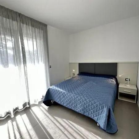 Apartman With Pool In *