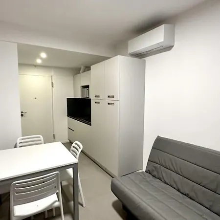 Apartman With Pool In *