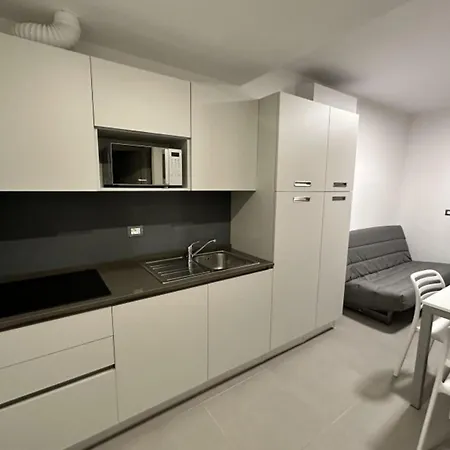 Apartment With Pool In