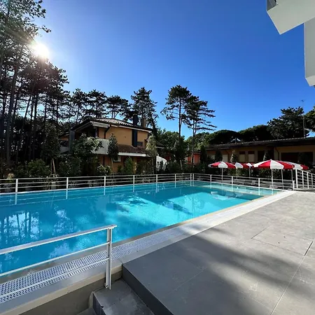 With Pool In Apartman *