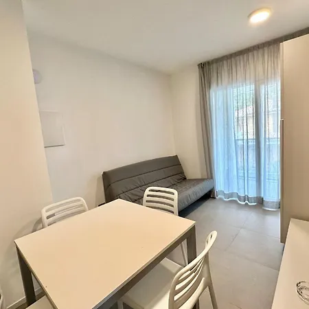 Apartman With Pool In