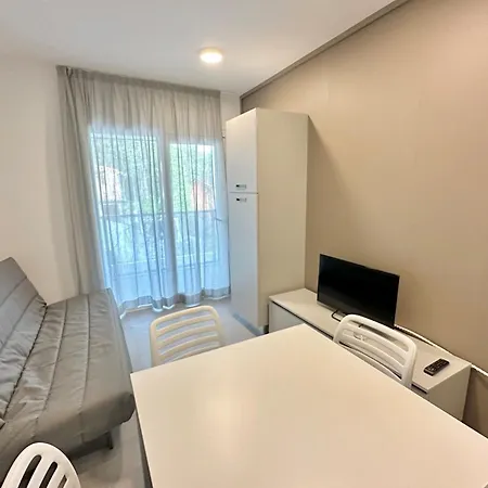 Apartman With Pool In *