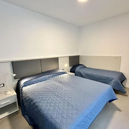 Apartment With Pool In