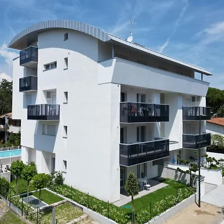 Apartman With Pool In